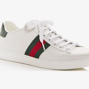 Gucci ace sneaker. Green and red. Beautiful shoe! Size 38.5